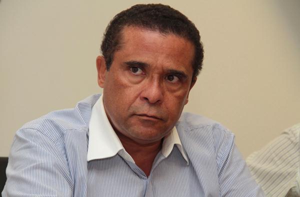 ESCADA – Prefeito Lucrécio Gomes segue atrasando salário de servidores, acusa SINTRAME