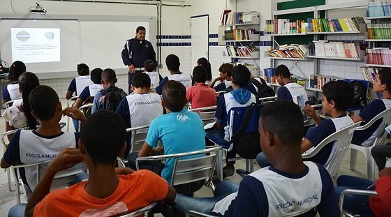 Alunos de escola municipal recebem palestra sobre educação no trânsito em Ipojuca