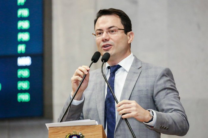 Clodoaldo Magalhães defende participação popular em pronunciamento no plenário