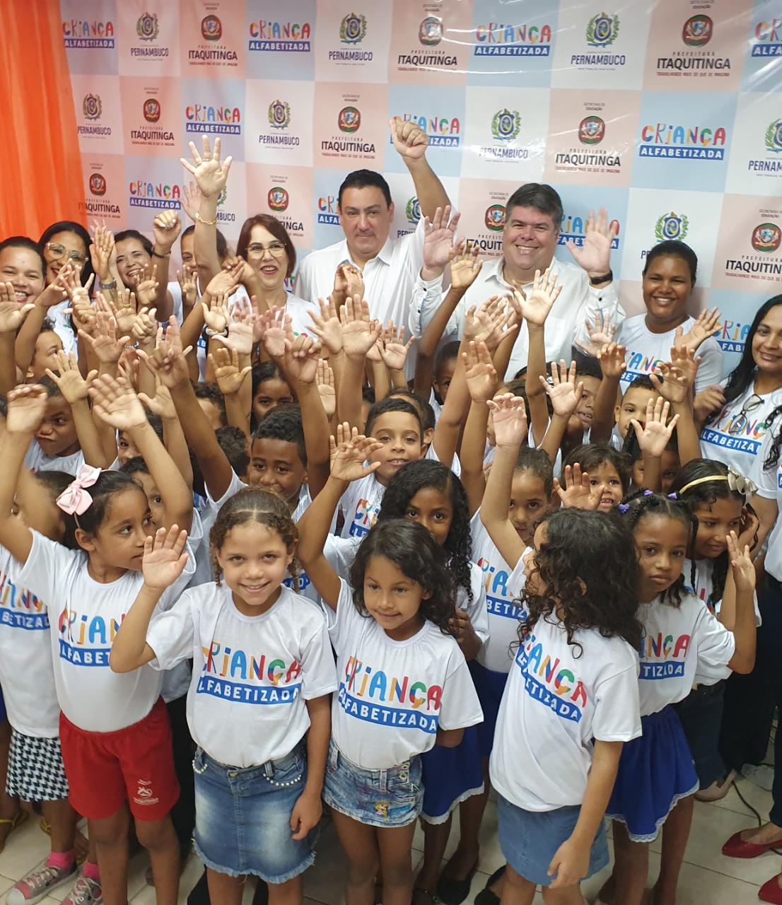 Prefeitura de Itaquitinga lança programa Criança Alfabetizada.