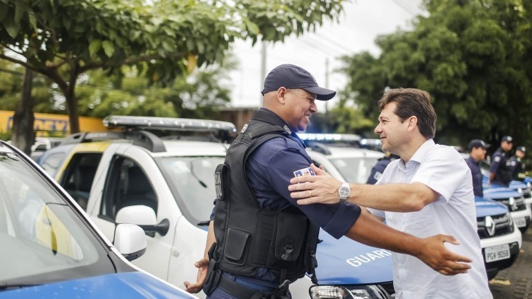 Prefeito Geraldo Julio entrega 18 novas  viaturas para a Guarda Municipal do Recife