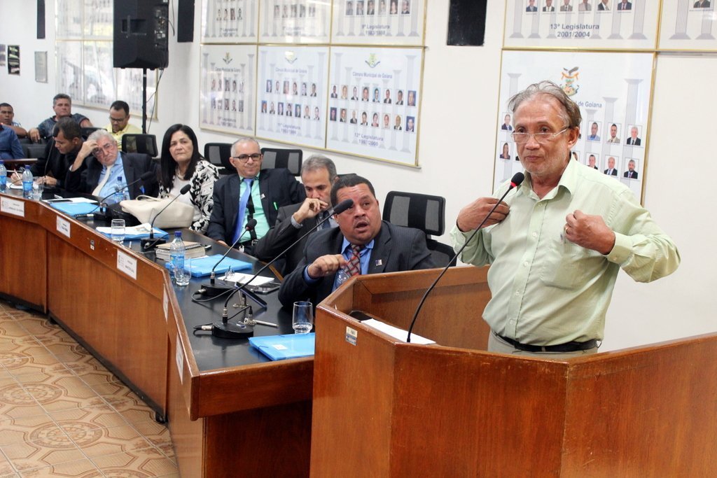 Câmara de Vereadores julgam contas do ex-prefeito Henrique Fenelon