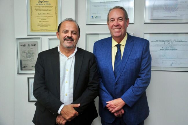 Ao lado do prefeito Nego do Marcado, Álvaro Porto anuncia R$ 370 mil para a Saúde de Capoeiras