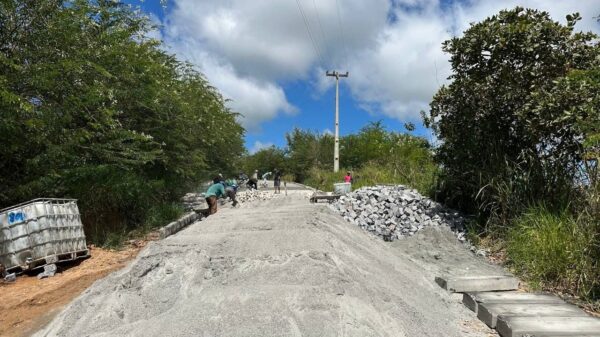Com avanço das obras de pavimentação, estrada rural de Chã Grande terá desvios; confira