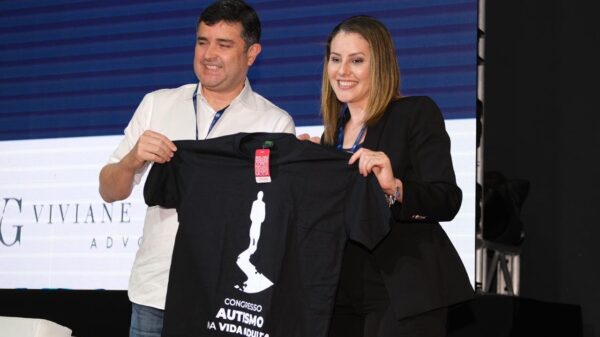 Deputado Eduardo da Fonte participa do primeiro Congresso Autista na Vida Adulta