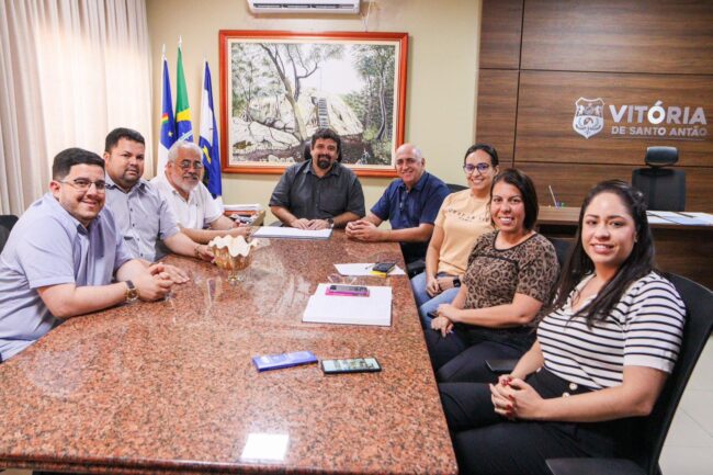 André de Bau, prefeito em exercício de Vitória de Santo Antão, coordena agendas cruciais para o município