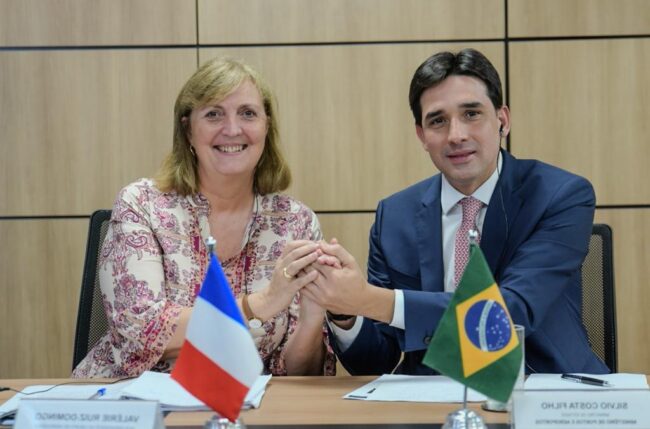Ministro Sílvio Costa Filho debate com representantes da embaixada da França medidas sustentáveis para o setor aéreo e hidroviário
