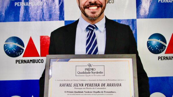 Rafael Arruda recebe o Prêmio Qualidade Nordeste - Orgulho de Pernambuco por sua contribuição na Defesa do Consumidor