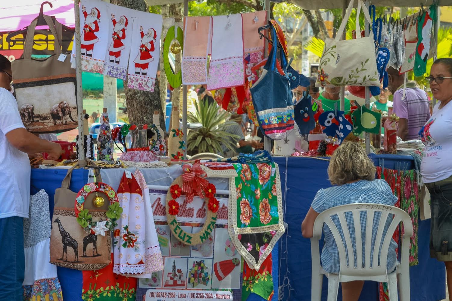 Mano Medeiros faz a entrega de 150 barracas de feira para mulheres empreendedoras do Jaboatão