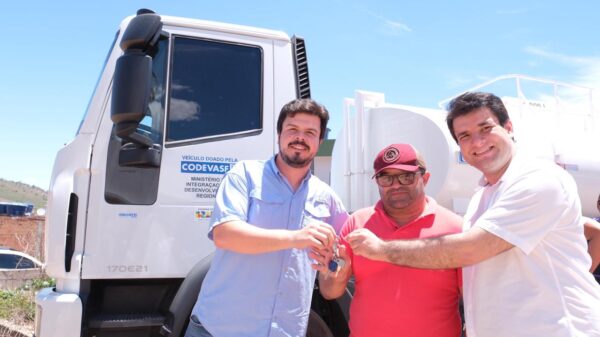 Fernando Filho realiza extensa agenda em oito cidades de Pernambuco, faz entrega e reafirma seu compromisso com o desenvolvimento regional