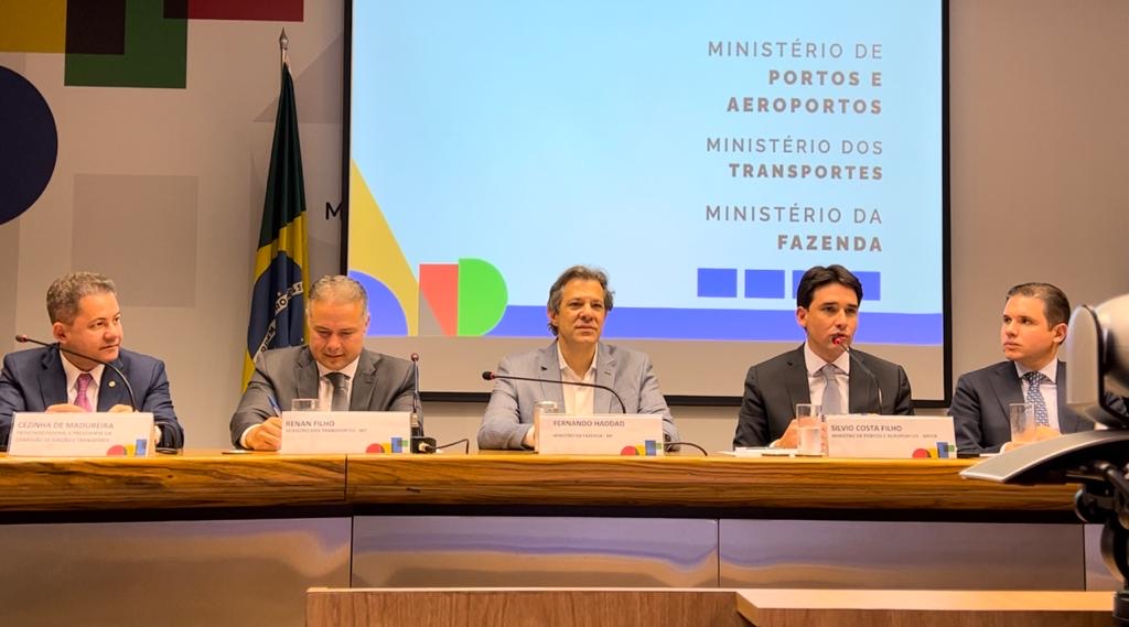 Ministros Haddad, Renan Filho e Silvio Costa Filh