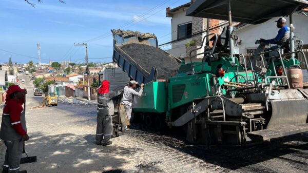 Programa Acelera Paulista inicia requalificação de mais uma rua em Paratibe