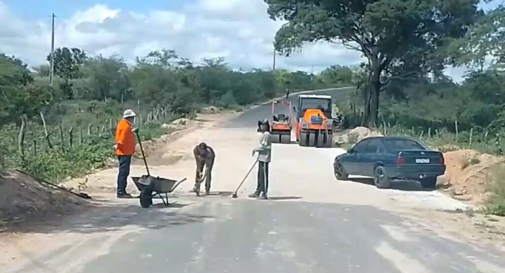 Após indicação de Fabrizio Ferraz, Governo do Estado retoma obra para conclusão da rodovia que liga a BR-110 ao distrito da Volta do Moxotó, em Jatobá