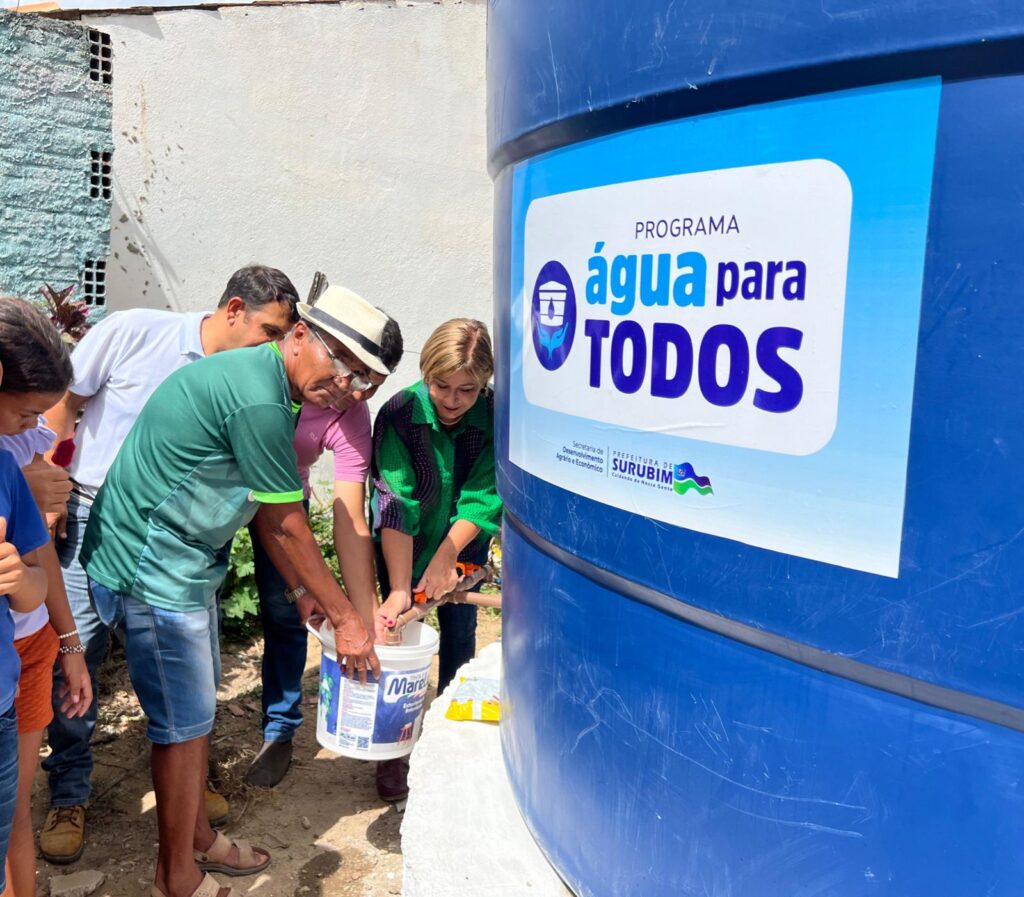 Prefeitura de Surubim entrega caixas d’água no Loteamento Frei Damião e Nova Surubim