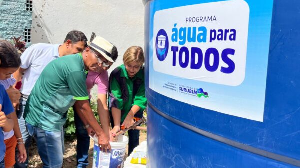 Prefeitura de Surubim entrega caixas d’água no Loteamento Frei Damião e Nova Surubim