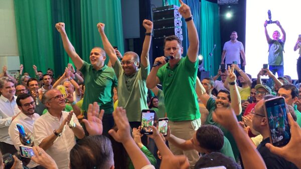 Lançamento da pré-candidatura de Sérgio Colin e Gil Custódio atrai milhares de pessoas em Toritama Edilson Tavares