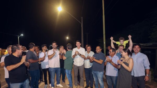 Simão Durando entrega iluminação em LED e leva mais vida para Avenida Brasil