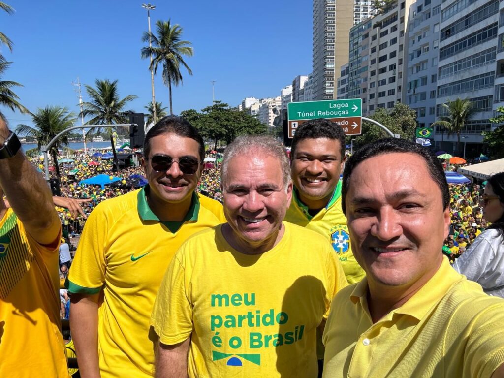 Deputado André Ferreira participa de ato pró Bolsorano no Rio