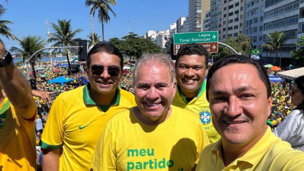 Deputado André Ferreira participa de ato pró Bolsorano no Rio