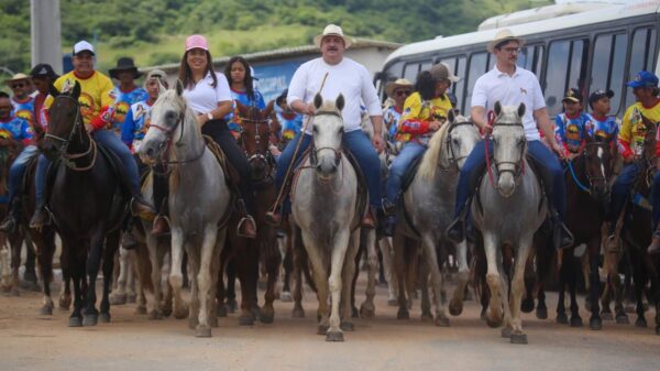 Eriberto Medeiros e Eriberto Filho participam da 19ª Cavalgada Trilha do Agreste em Cumaru