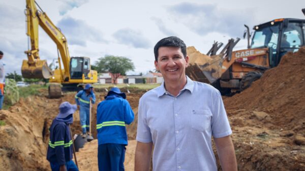 Simão Durando acompanha avanço das obras de drenagem do Dom Avelar Petrolina