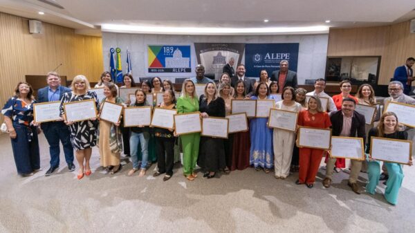 Profissionais de enfermagem são homenageados na ALEPE Gilmar Júnior