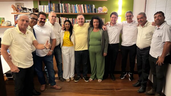 ARCOVERDE - Zeca Cavalcanti recebe apoio em massa do MDB