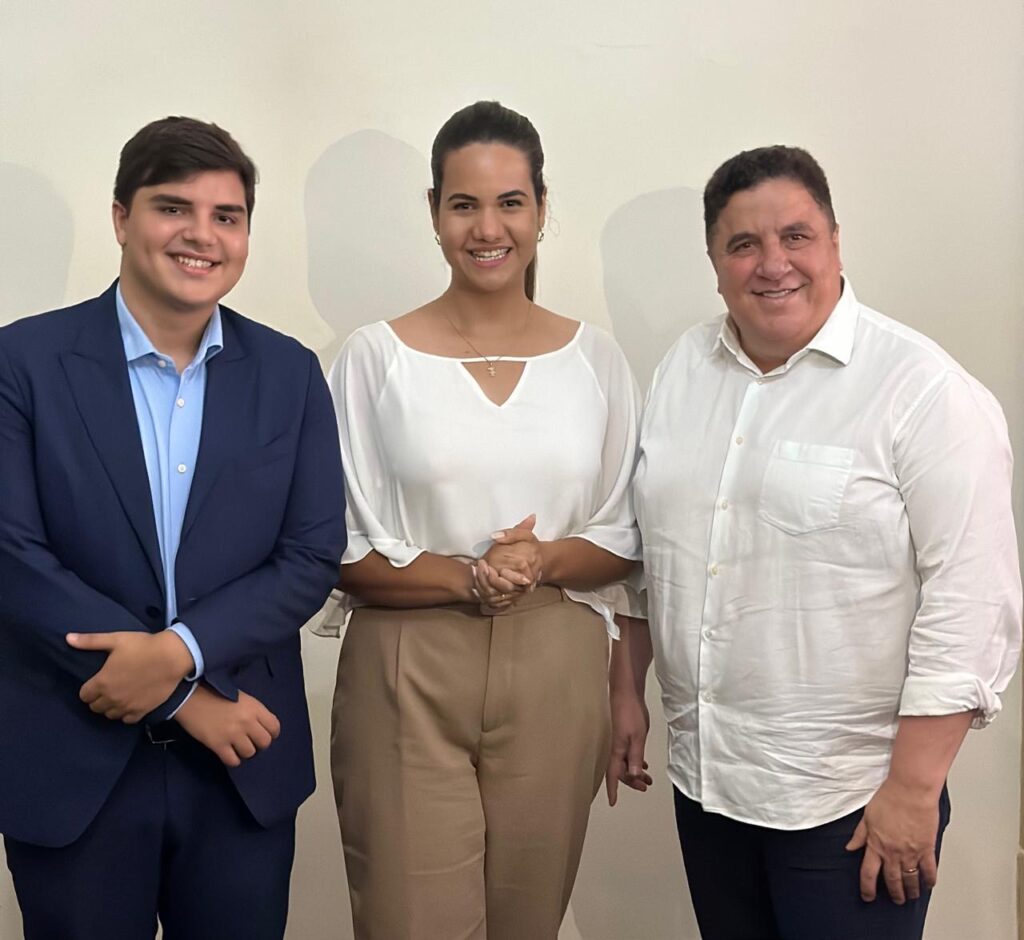 Mirella Almeida PP Alef Collins Pastor Cleiton Collins