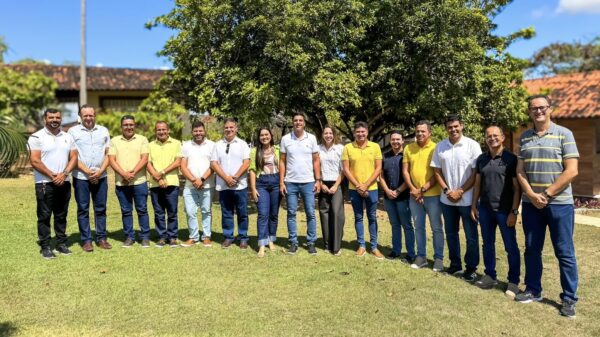 Prefeito reeleito Duguinha Lins anuncia time de secretários para a próxima gestão