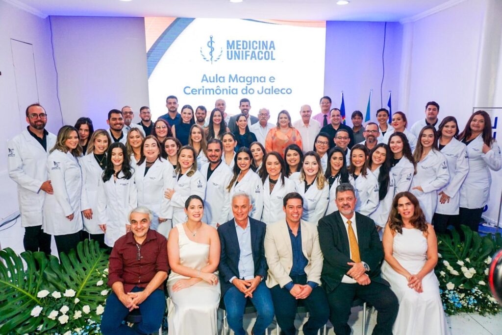 Aula Magna e Cerimônia do Jaleco do curso de Medicina da UNIFACOL marcam início da trajetória dos futuros médicos