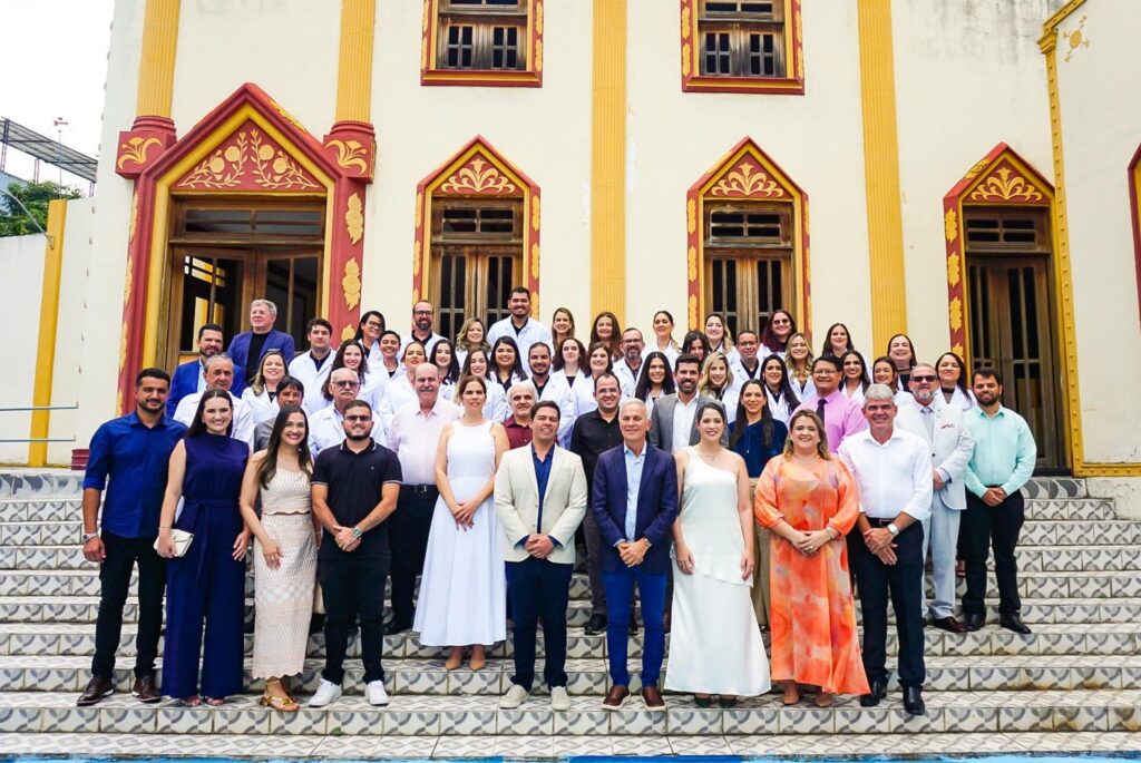Aula Magna e Cerimônia do Jaleco do curso de Medicina da UNIFACOL marcam início da trajetória dos futuros médicos