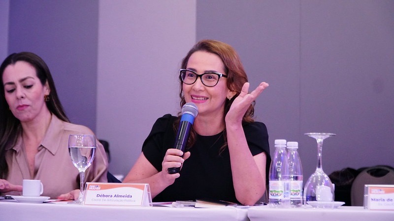 Deputada estadual Débora Almeida