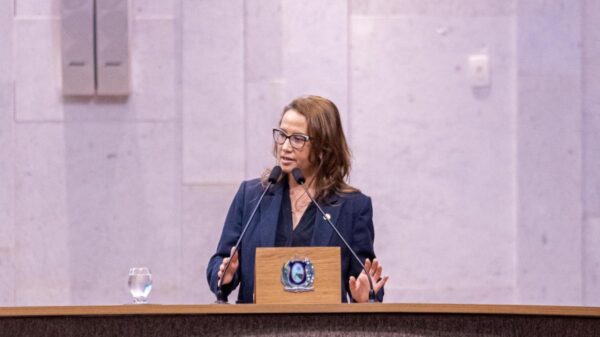 Deputada estadual Débora Almeida