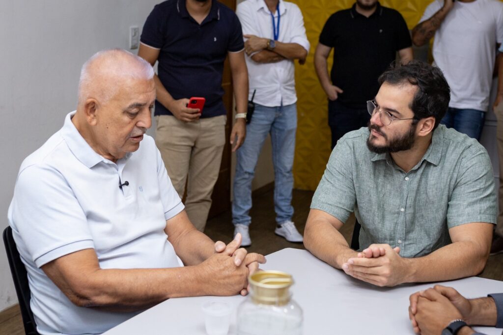 Prefeito Ramos e deputado Túlio Gadelha discutemrecursos para a Educação do Paulista
