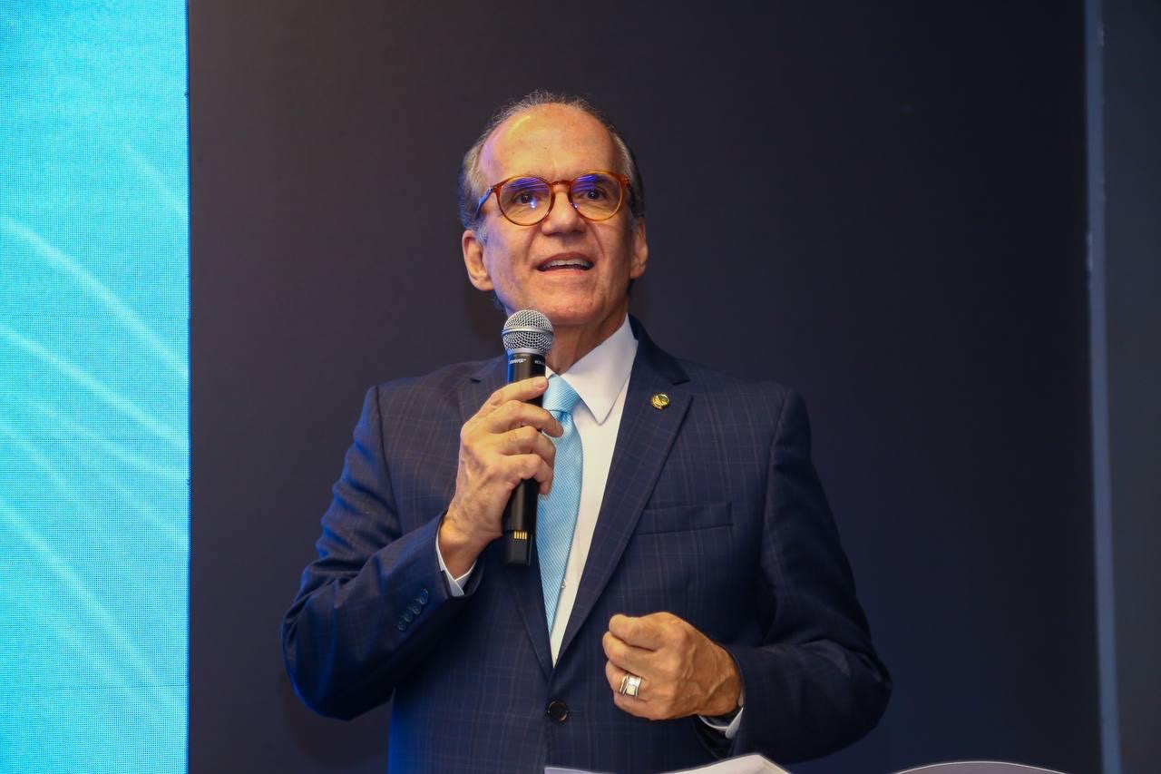 Senador Fernando Dueire (MDB)
