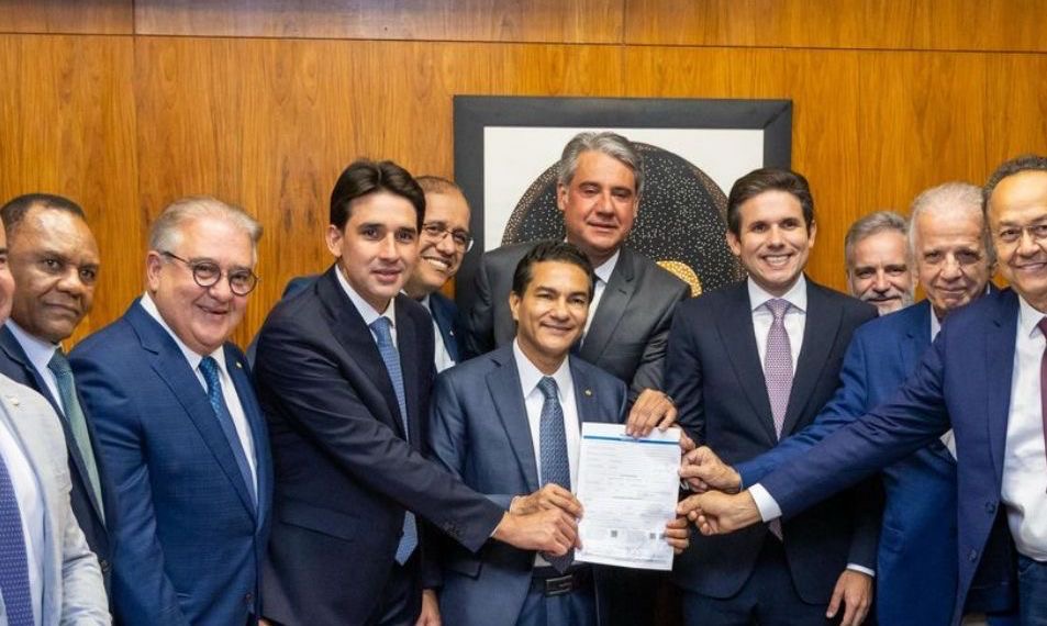 Deputado federal Fernando Monteiro se filia ao Republicanos de Silvio Costa Filho