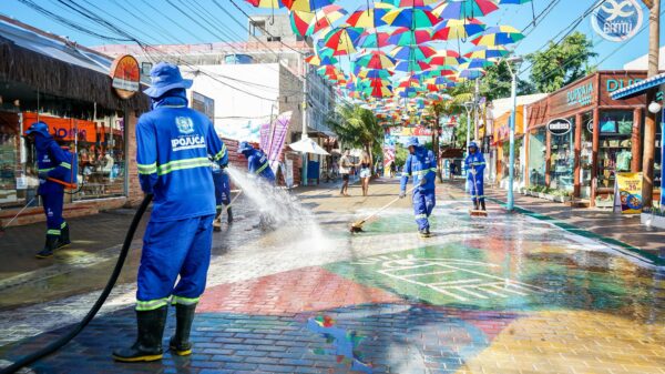Gestão Carlos Santana reforça ações de limpeza em Ipojuca durante feriadão