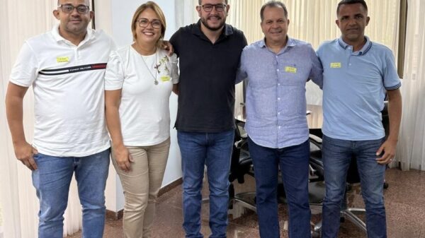 Gabriel Porto município de Correntes vereadores Clayton de Briguinha, Lécia Chaves e Erlan de Tita, além do ex-prefeito Júnior Lúcio e do candidato a prefeito nas eleições de 2024, Dr. Romão