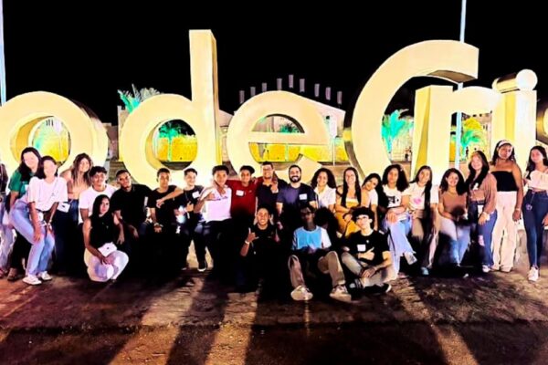 Prefeitura de Vicência leva estudantes para espetáculo da Paixão de Cristo em Nova Jerusalém