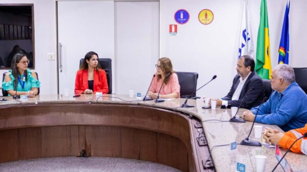 Deputada Débora Almeida