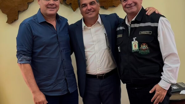 Deputado Franz Hacker secretário Túlio Vilaça prefeito Carlinhos da Pedreira Barreiros Prefeitura de Barreiros