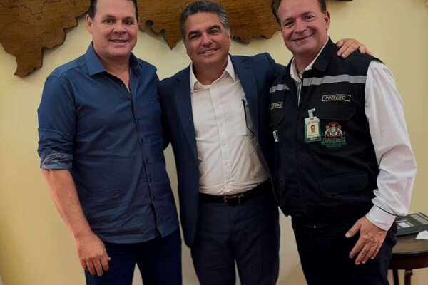 Deputado Franz Hacker secretário Túlio Vilaça prefeito Carlinhos da Pedreira Barreiros Prefeitura de Barreiros
